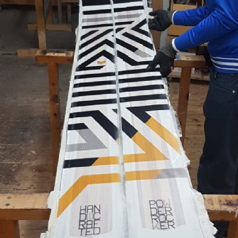 Eigenes Design, Auspacken der Ski nach dem Laminieren
