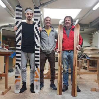 Workshop mit selbstgebauten Design und Satinnuss+Lasergravur.