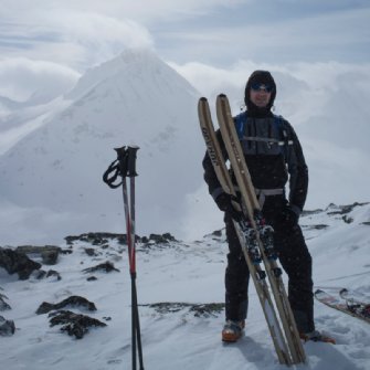 Roland mit seine selbstgebauten skiWERK-Ski in die Berg von Norwegen. © roland
