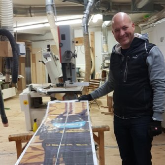 Skirohling mit Top-Sheet Folie und personalisierten Design.