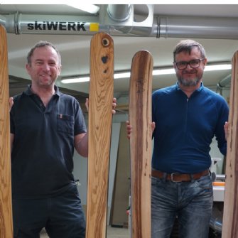 Tolle Kursteilnehmer - tolle Ski! (Olive und Satinnussoberfläche mit schwarzen ABS-Seitenwangen)