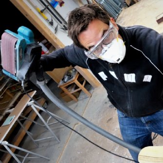 Finisharbeit - schleifen der Schaufelform.