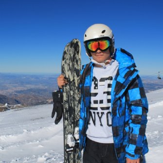 skiWERK-Ski in den Bergen von Spanien.