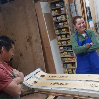 Fertig verpresste Ski, Fichtendesign mit Nusseinlage © skiwerk