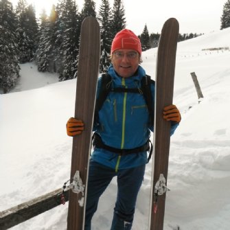 Zitat: Aus jetziger Sicht kann ich mir nicht vorstellen, dass ich nochmal Ski aus einer Fabrik kaufe.