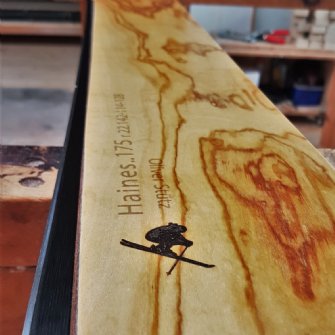 Olivenfurnier mit Intarsienarbeit © skiwerk